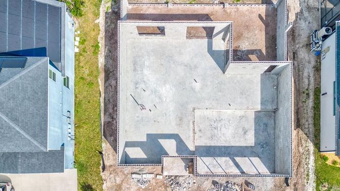 Exterior, Drone