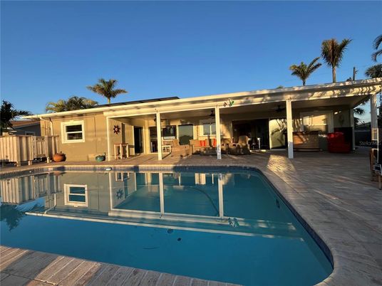 Exterior, Pool