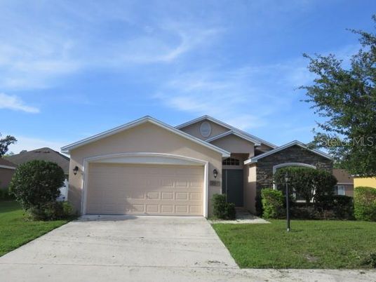 Attached, Exterior, Facade, American Craftsman