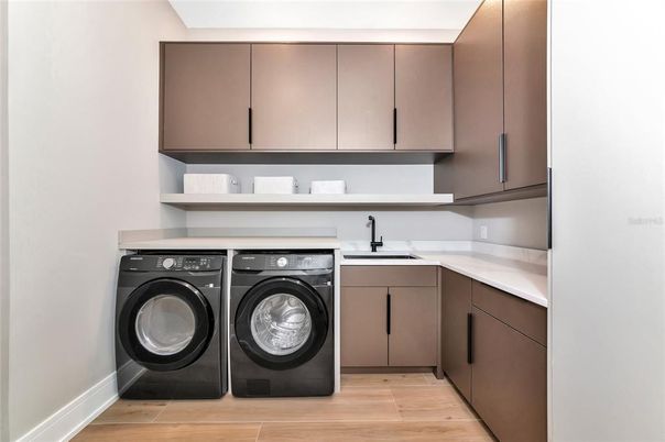 Interior, Washer, Wood Texture Flooring