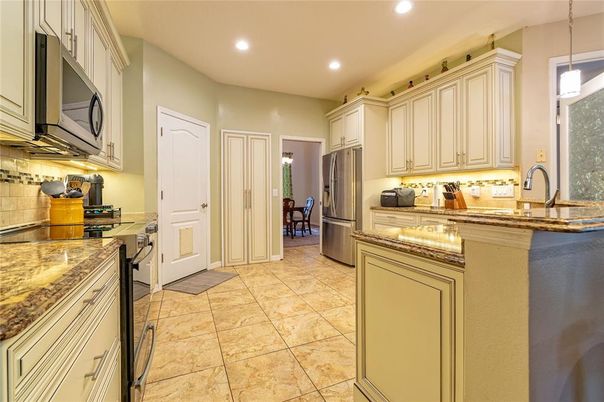 Dining room, Interior, Kitchen, Pendant Lights, Recessed Lighting