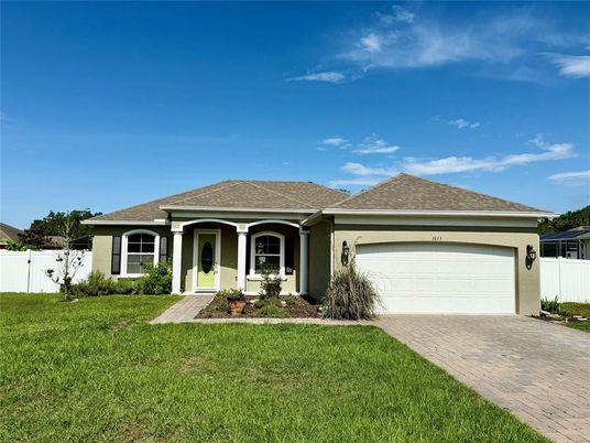 Attached, Exterior, Facade, Ranch