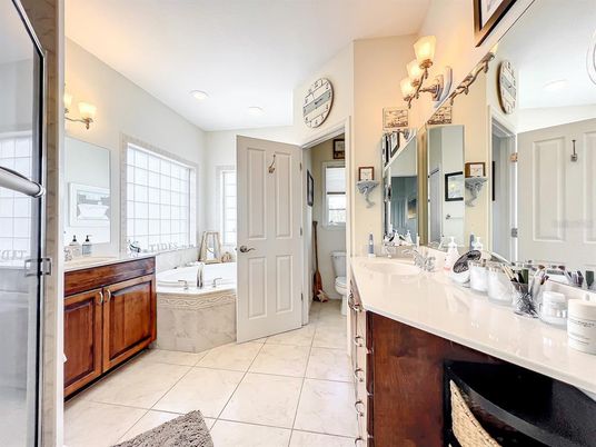 Bathroom, Dual Sink Vanities, Interior, Recessed Lighting