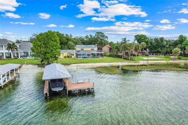 Exterior, Lake
