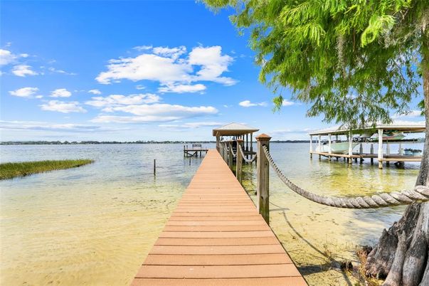 Exterior, Lake