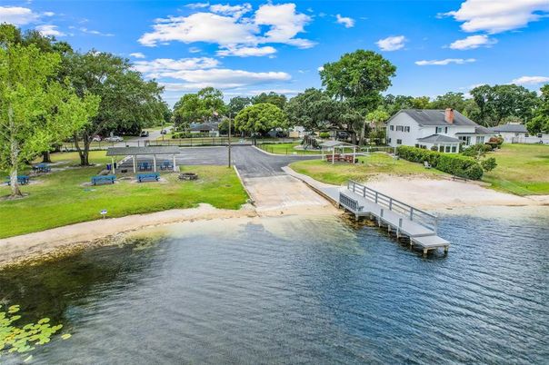 Exterior, Lake