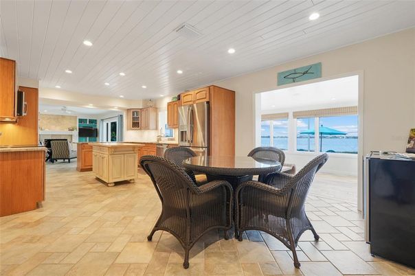 Dining room, Interior, Kitchen, Recessed Lighting, Stainless Steel Appliances