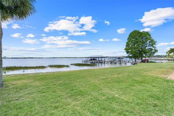 Exterior, Lake
