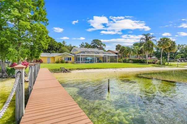 Exterior, Lake