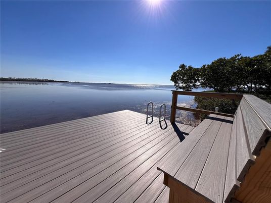 Exterior, Lake