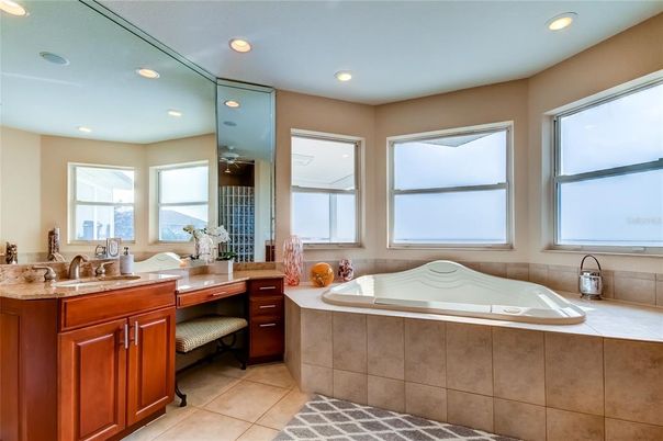 Bathroom, Interior, Recessed Lighting