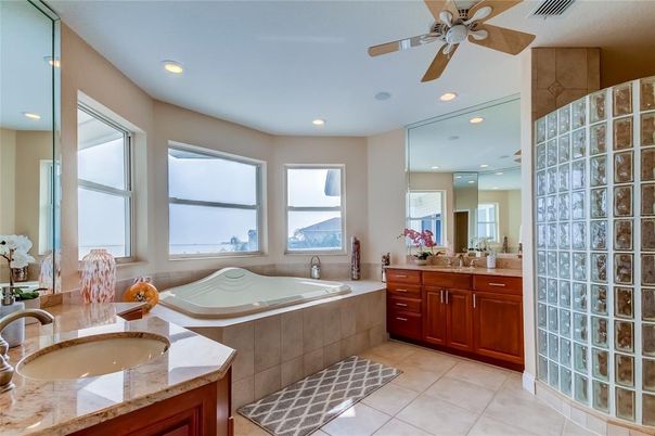 Bathroom, Dual Sink Vanities, Interior, Recessed Lighting