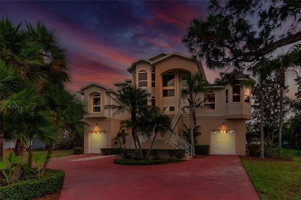 Attached, Exterior, Facade, Mediterranean