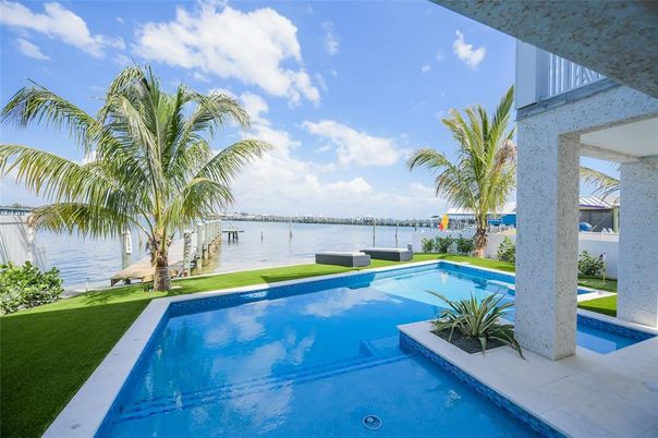 Exterior, Pool, Water