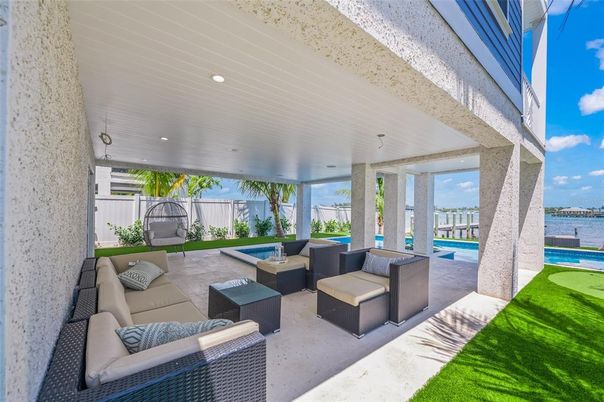 Exterior, Pool, Water