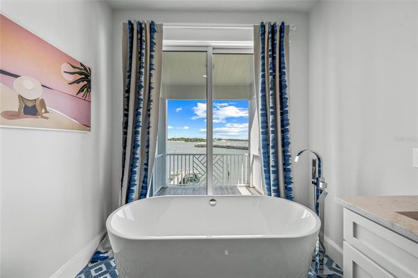 Bathroom, Free Standing Baths, Interior