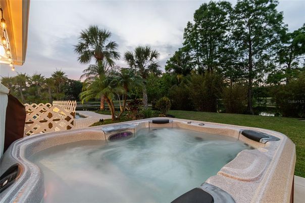 Exterior, Hot Tub