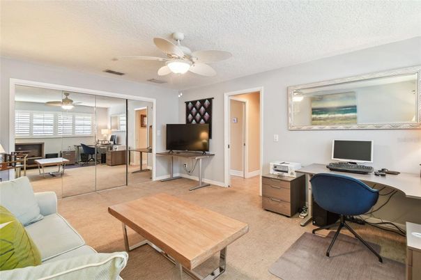 Home Office, Interior