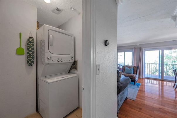 Interior, Utility Closets, Washer, Wood Texture Flooring