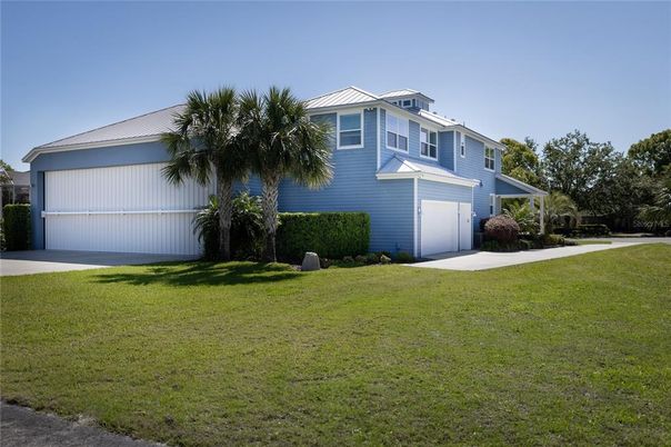 Attached, Backyard, Exterior, Facade, Modern