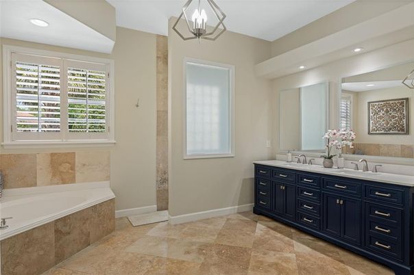 Bathroom, Dual Sink Vanities, Interior, Recessed Lighting