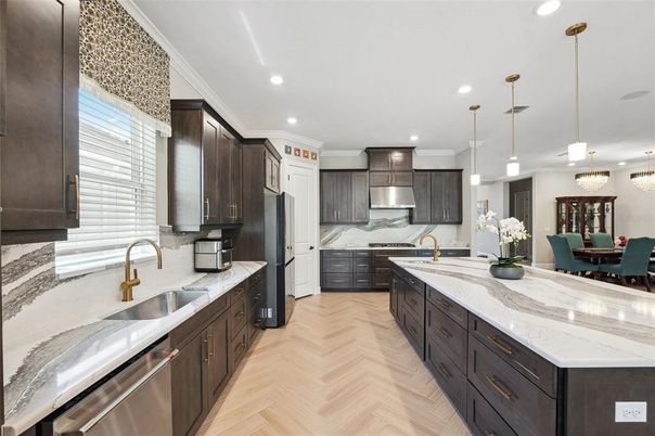 Dining room, Interior, Kitchen, Pendant Lights, Recessed Lighting, Stainless Steel Appliances, Wood Texture Flooring