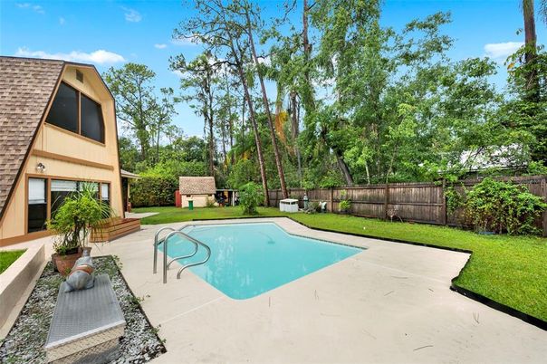 Exterior, Pool