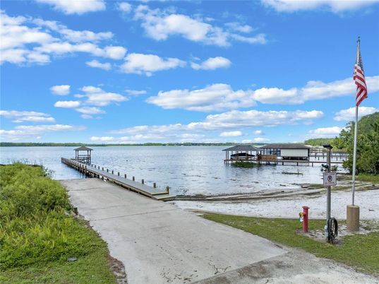 Exterior, Lake