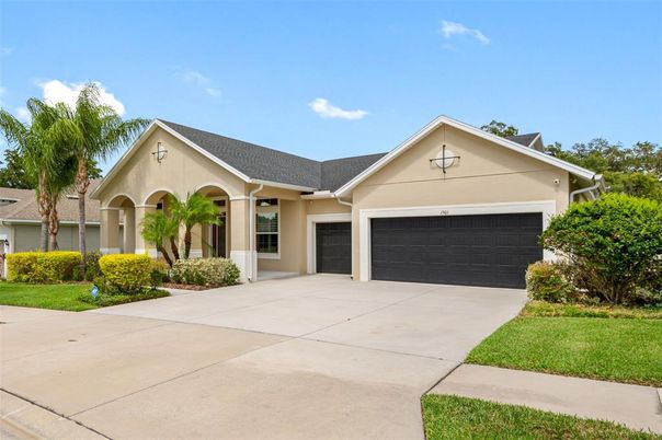 Attached, Exterior, Facade, Ranch