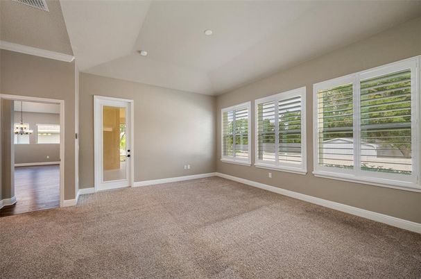 Empty room, Interior