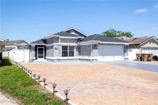 Attached, Exterior, Facade, Ranch