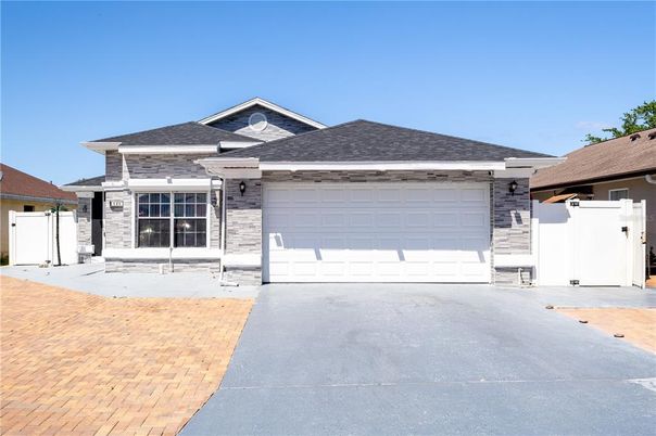 Attached, Exterior, Facade, Ranch
