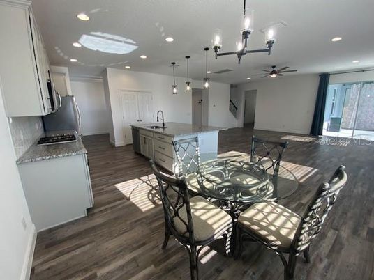 Chandelier, Dining room, Interior, Kitchen, Pendant Lights, Recessed Lighting, Wood Texture Flooring