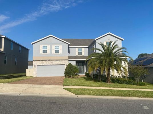 Attached, Exterior, Facade, American Craftsman
