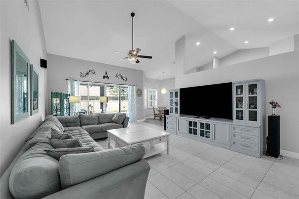 Interior, Living room, Pendant Lights, Recessed Lighting