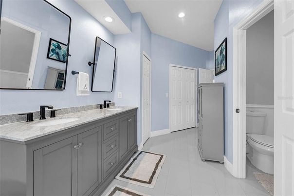 Bathroom, Dual Sink Vanities, Interior, Recessed Lighting