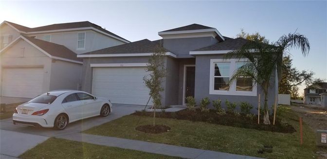 Attached, Exterior, Facade, American Craftsman