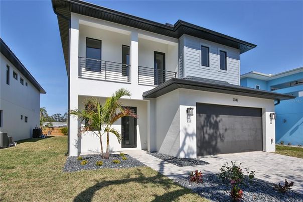 Attached, Exterior, Facade, Modern