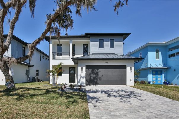 Attached, Exterior, Facade, Modern