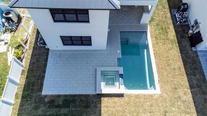 Exterior, Drone