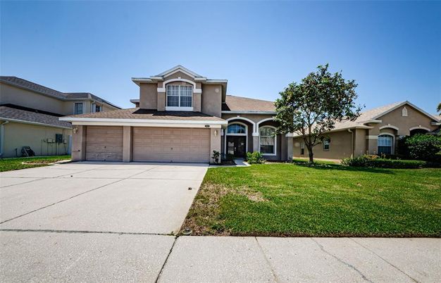 Attached, Exterior, Facade, Mediterranean