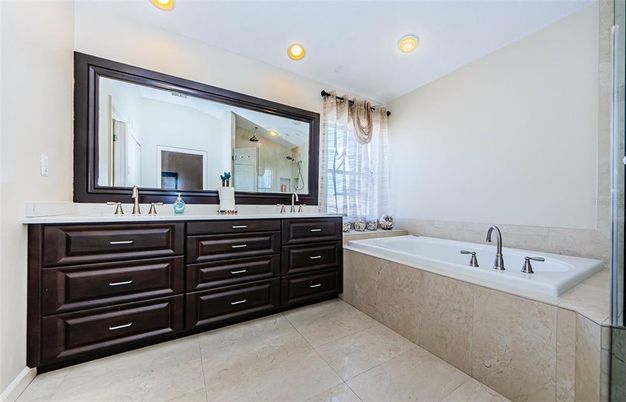 Bathroom, Dual Sink Vanities, Interior, Recessed Lighting