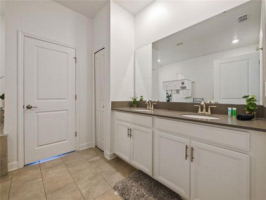 Bathroom, Dual Sink Vanities, Interior, Recessed Lighting