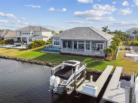 Exterior, Lake