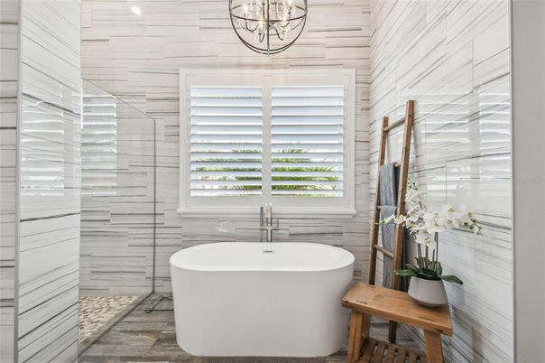 Bathroom, Free Standing Baths, Interior, Pendant Lights, Wood Texture Flooring