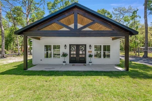 Exterior, Facade, None