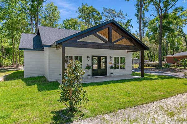 Backyard, Exterior, Facade, Ranch