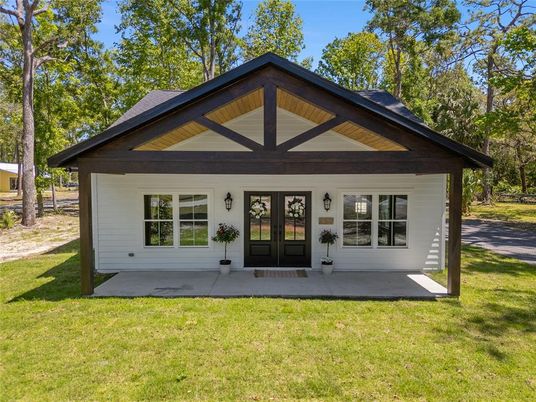 Exterior, Facade, Ranch