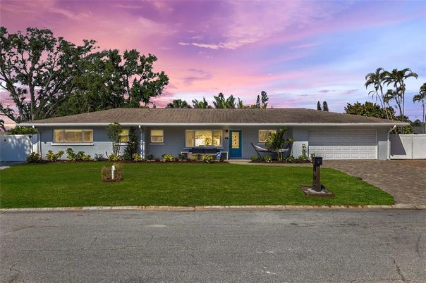 Attached, Exterior, Facade, Ranch