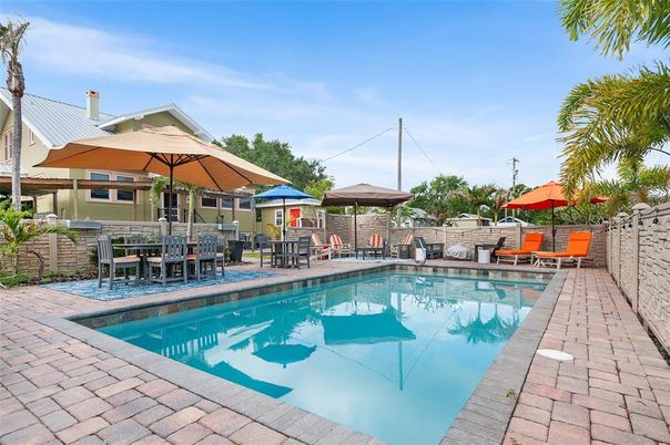 Exterior, Pool